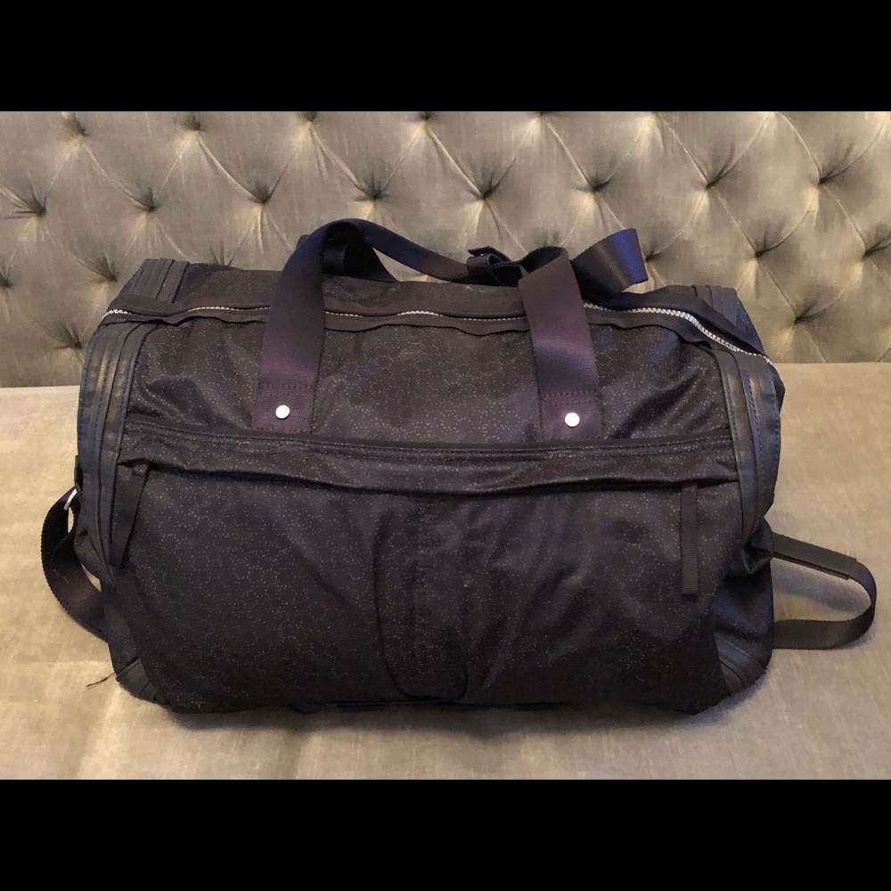 Lululemon Navy Duffle Bag w/Gray Dots